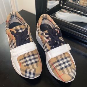 Burberry sneakers size 43